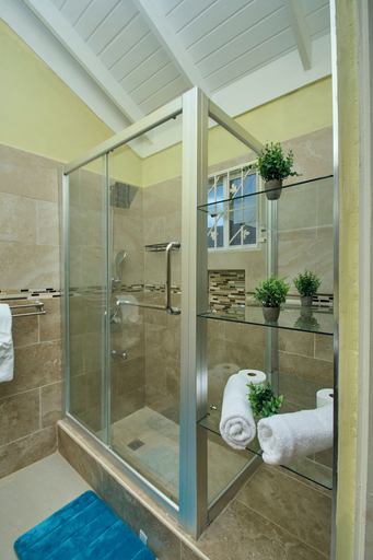 Bathroom, DeJee Lodging