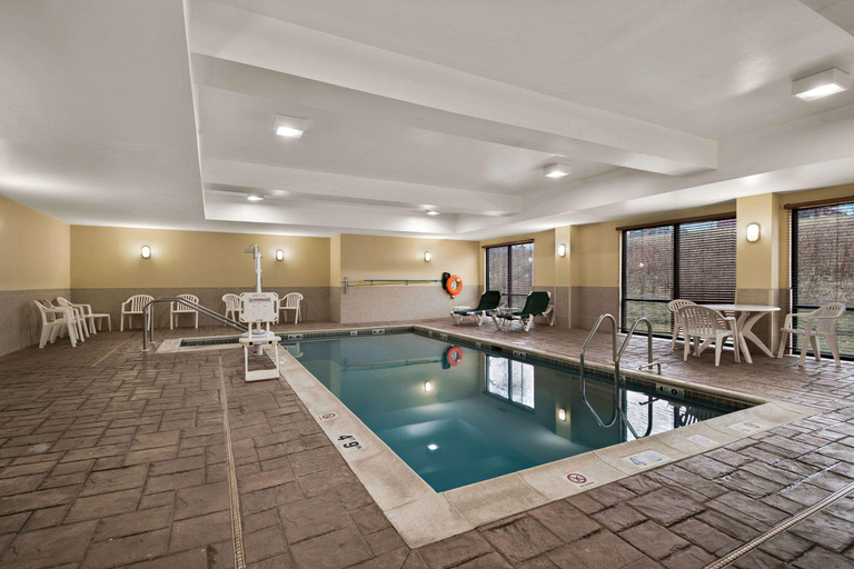 Sport & Beauty 2, Comfort Suites Hummelstown - Hershey, Dauphin
