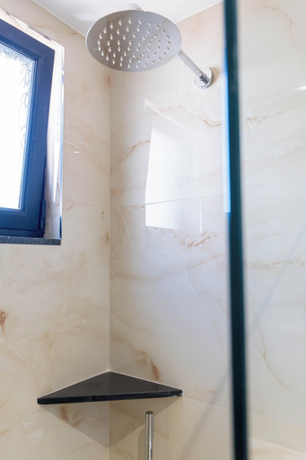 Bathroom 4, Alpaso Hotel, Sarandës