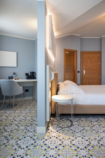 Bedroom 4, Grand Hotel, Lucca