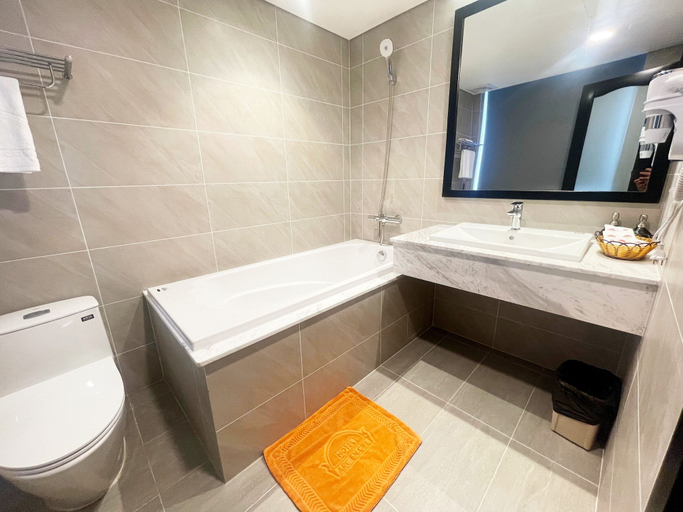 Bathroom 4, Arc En Ciel Hotel, District 5