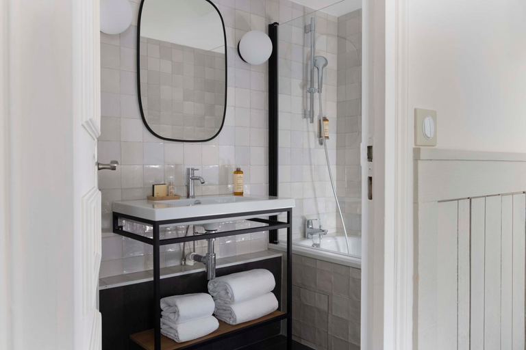 Bathroom 4, Hôtel Hélios Opéra, Paris