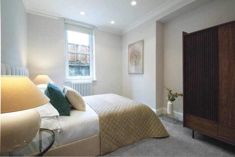 Bedroom, Charming 2Bed Home in the City Center, London