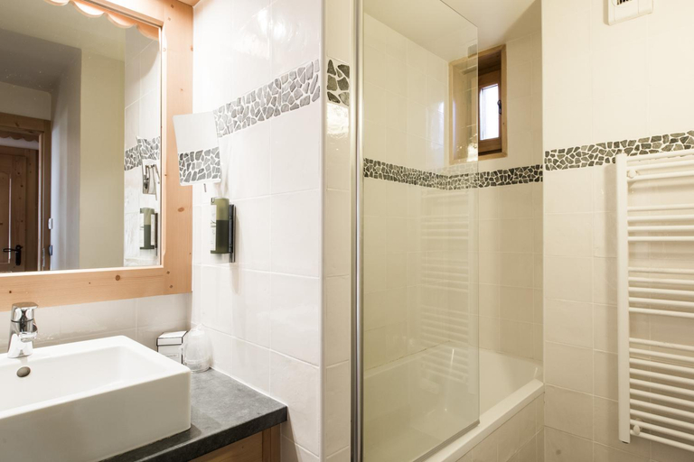 Bathroom 3, Les Chalets de La Griyotire, Haute-Savoie