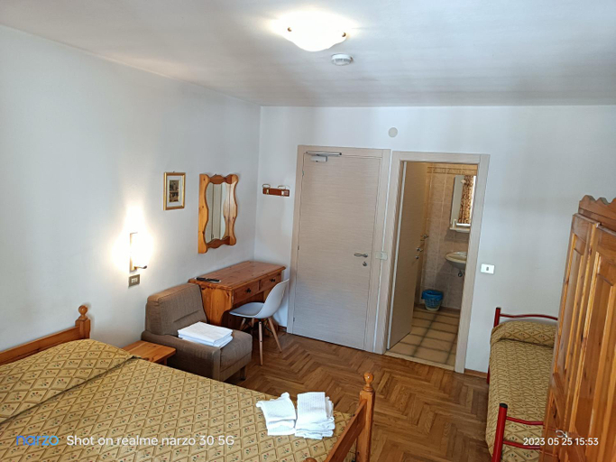 Bedroom 3, Hotel Gufo, Sondrio
