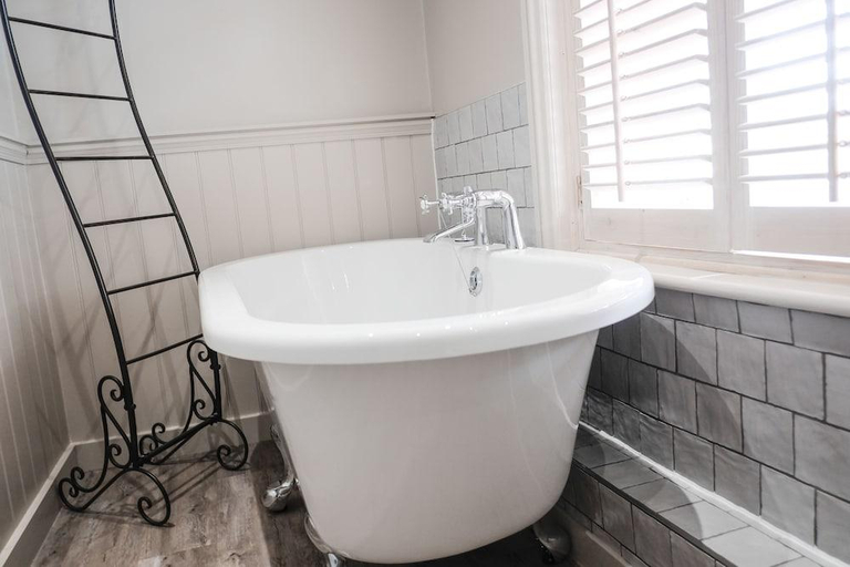 Bathroom 4, The Swan, West Sussex