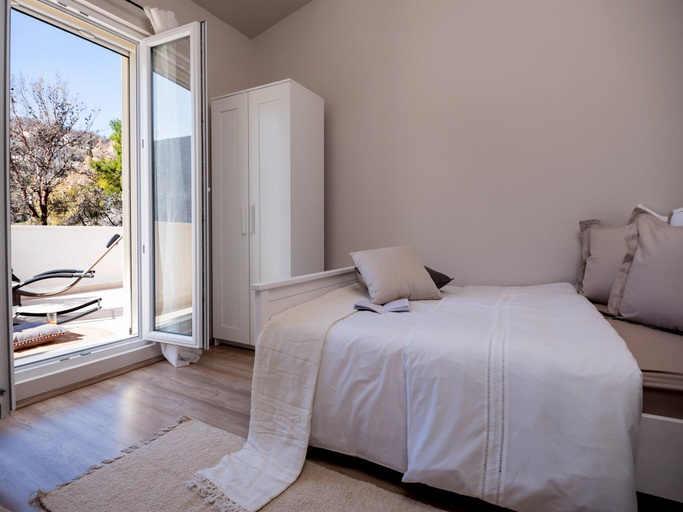 Bedroom 3, Villa in Zrnovnica with Heated Saltwater Pool, Split