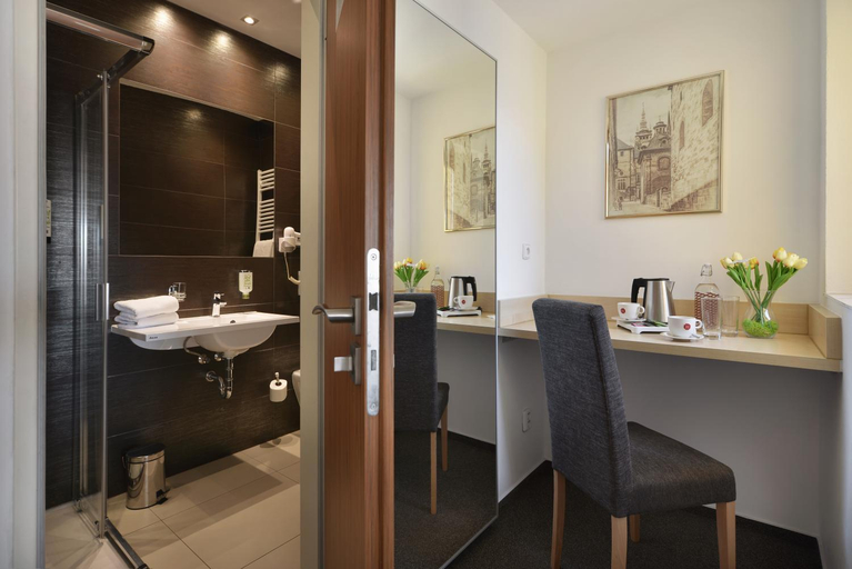 Bathroom 3, Prague Season Hotel, Praha 2