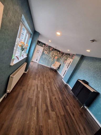 Others 5, Stockwood Hotel, Luton