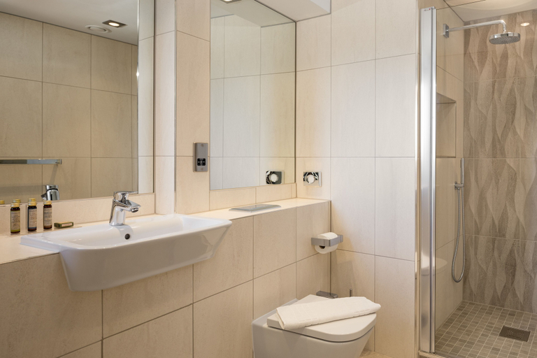 Bathroom 4, Roomzzz Manchester Victoria, Manchester