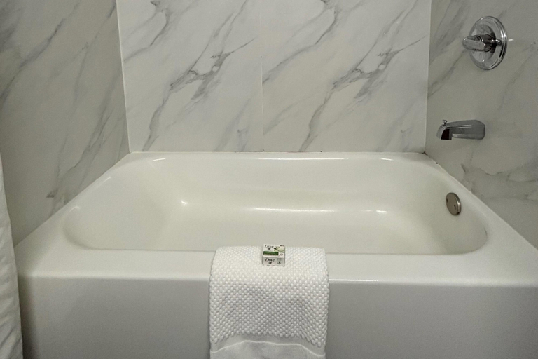 Bathroom 4, Baymont by Wyndham Marion, Williamson