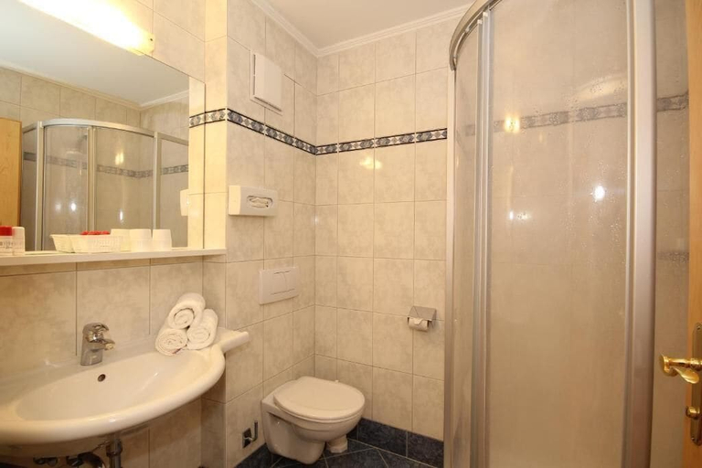Bathroom, Hotel Bärenbachhof, Zell am See