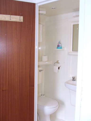 Bathroom 4, Alexandra Guest House, Hertfordshire