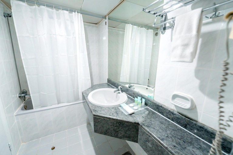 Bathroom 4, Sun and Sands Downtown Hotel , Dubai