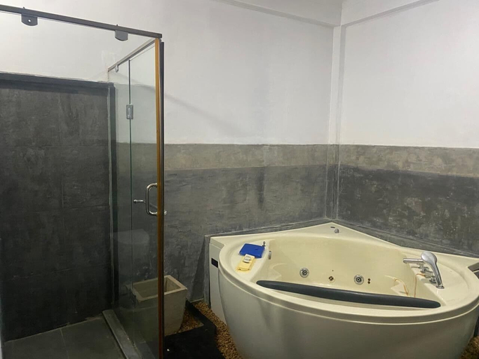 Bathroom 5, Jess Beach Villa, Habaraduwa