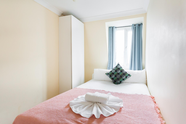 Bedroom 2, Budget Apartment next to Kings Cross - Eurostar, London