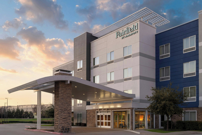 Exterior & Views 2, Fairfield Inn & Suites Dallas West/i-30, Dallas