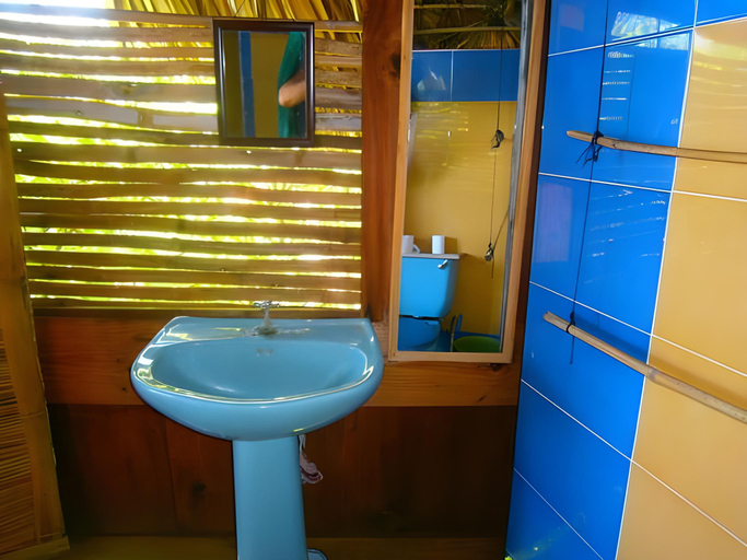 Bathroom 2, Lo Cosmico, Dist. Pochutla