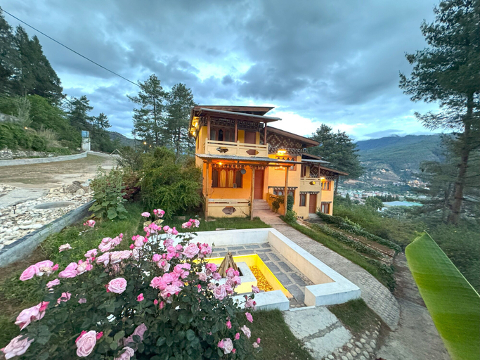 Exterior & Views