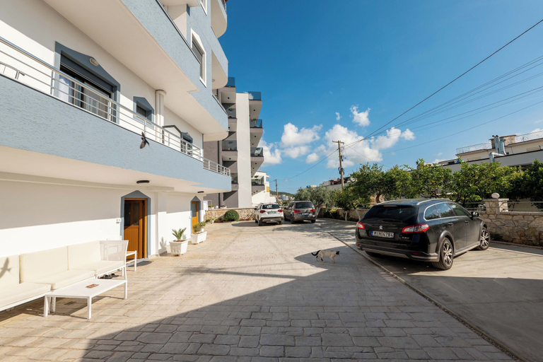 Others 4, Villa JIOTA, Sarandës