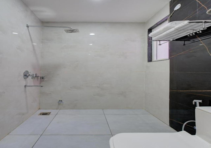 Bathroom 3, The Grand Hotel Akshay, Gurgaon