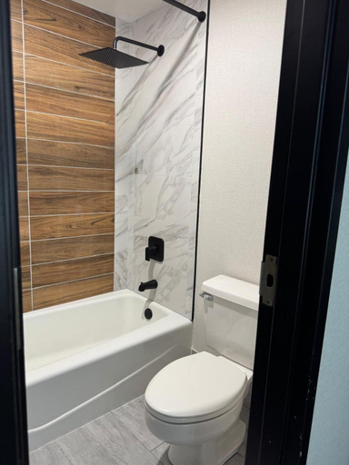 Bathroom 3, The Wexford Hotel, Allegheny