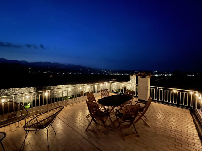 Others 2, La terrazza sul Ricetto - Guest House, Biella