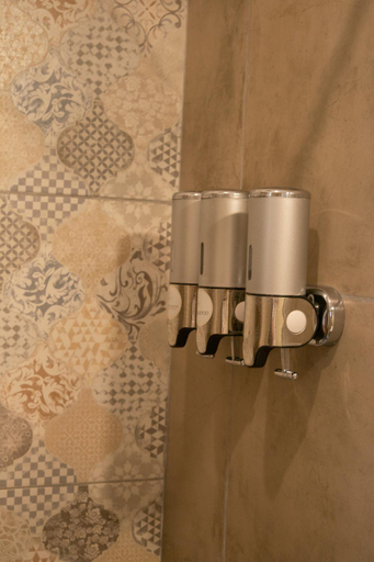 Bathroom 3, La Casona del Monumento, Capital