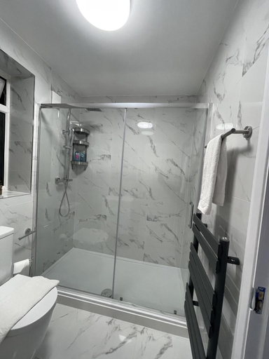 Bathroom 3, Deluxe Kings Cross Apartment, London