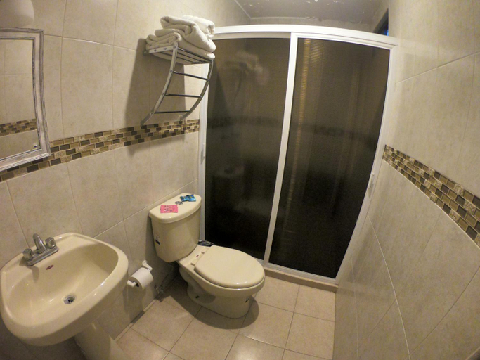 Bathroom, Posada del Carmen, Vetagrande