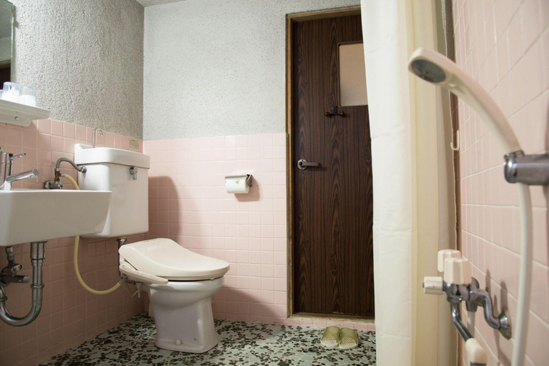 Bathroom 3, Beppu Onsen Kutsurogi No Onsen Yado Yamada Besso, Beppu
