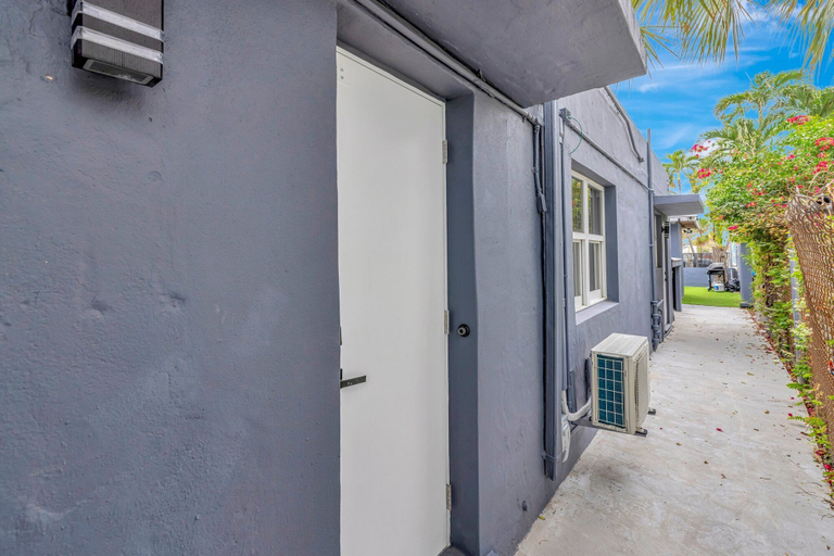 Others 3, Studio off Las Olas- Steps to the Beach, Broward