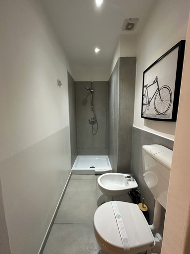 Others 2, Station Apartment West, La Spezia