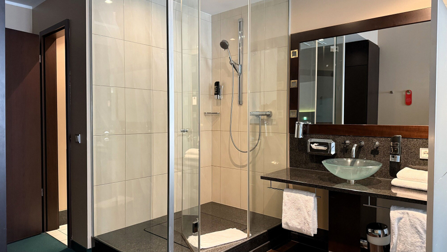 Bathroom 5, Hotel Lumière an der Messe by ANS, Frankfurt am Main