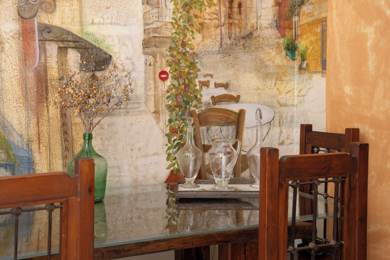 Food & Drinks, Helena's Home, Attica