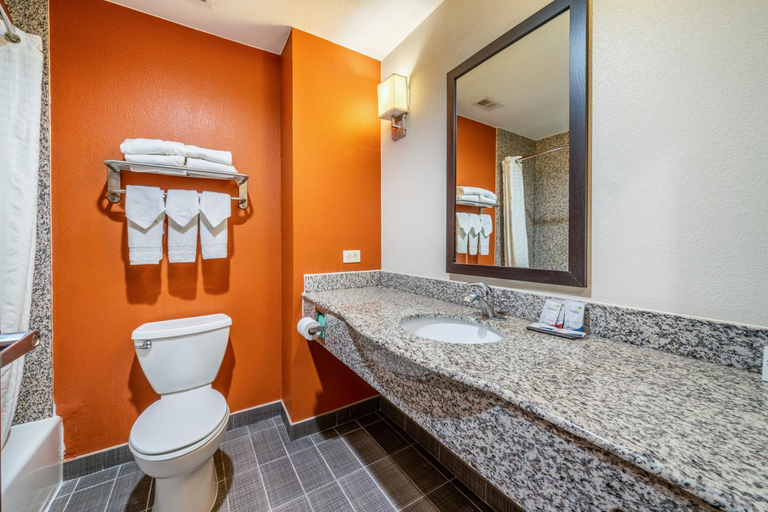 Bathroom 4, Rest Well Inn & Suites Houston I-45 North, Houston