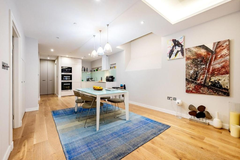 Others 5, Three Bed, Luxurious Leicester Square Duplex, London