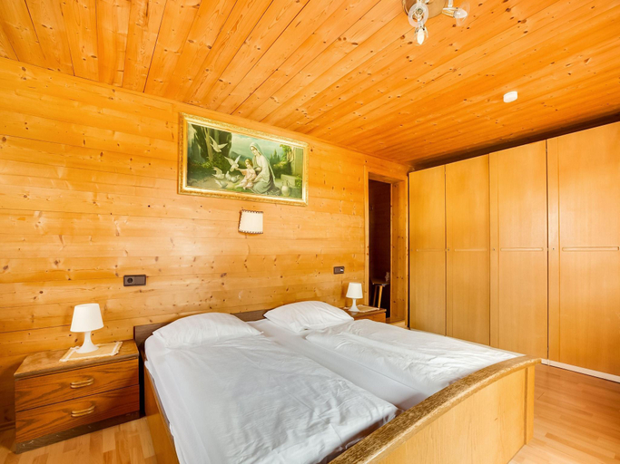 Bedroom 2, Chalet in Jochberg near Thurn Pass, Kitzbühel