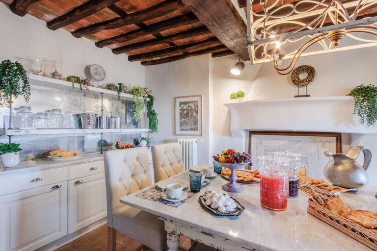 Room 2, Villa Lina in Lucca With 4 Bedrooms and 3 Bathrooms, Lucca