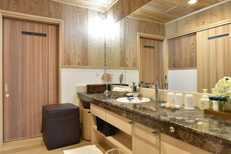 Bathroom 4, Kannawaen, Beppu