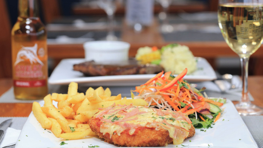 Food & Drinks 5, Biloela Centre Motel & Grevillea Steakhouse & Bar, Banana