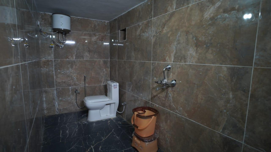 Bathroom, Jaisalmer Desert Holiday Camp, Jaisalmer