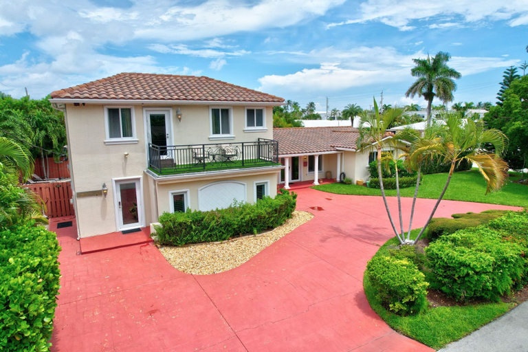 Exterior & Views 2, Beach Duplex 3br Manor with Heated Pool, Broward
