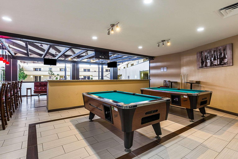 Public Area 2, Clarion Pointe Lake Jackson - Clute, Brazoria