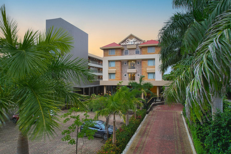 Exterior & Views