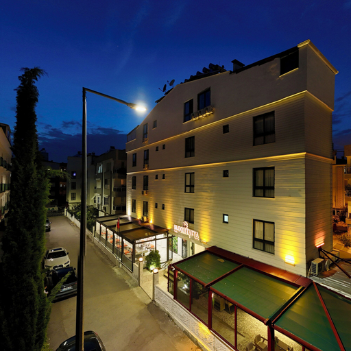Exterior & Views