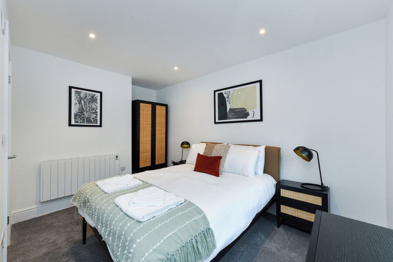 Bedroom, Dovecote Lane Suites, Nottinghamshire
