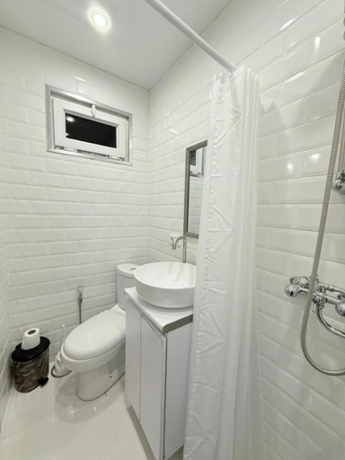 Bathroom 2, apartments ОРЕШЕК 1, Tbilisi
