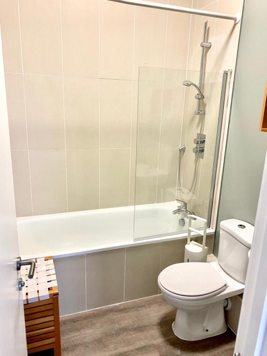 Bathroom 2, Westciti Croydon Serviced Apartments, London