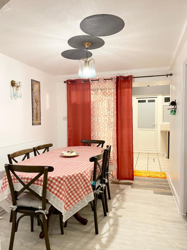 Others 5, Shepherds House - 3 bedroom, London